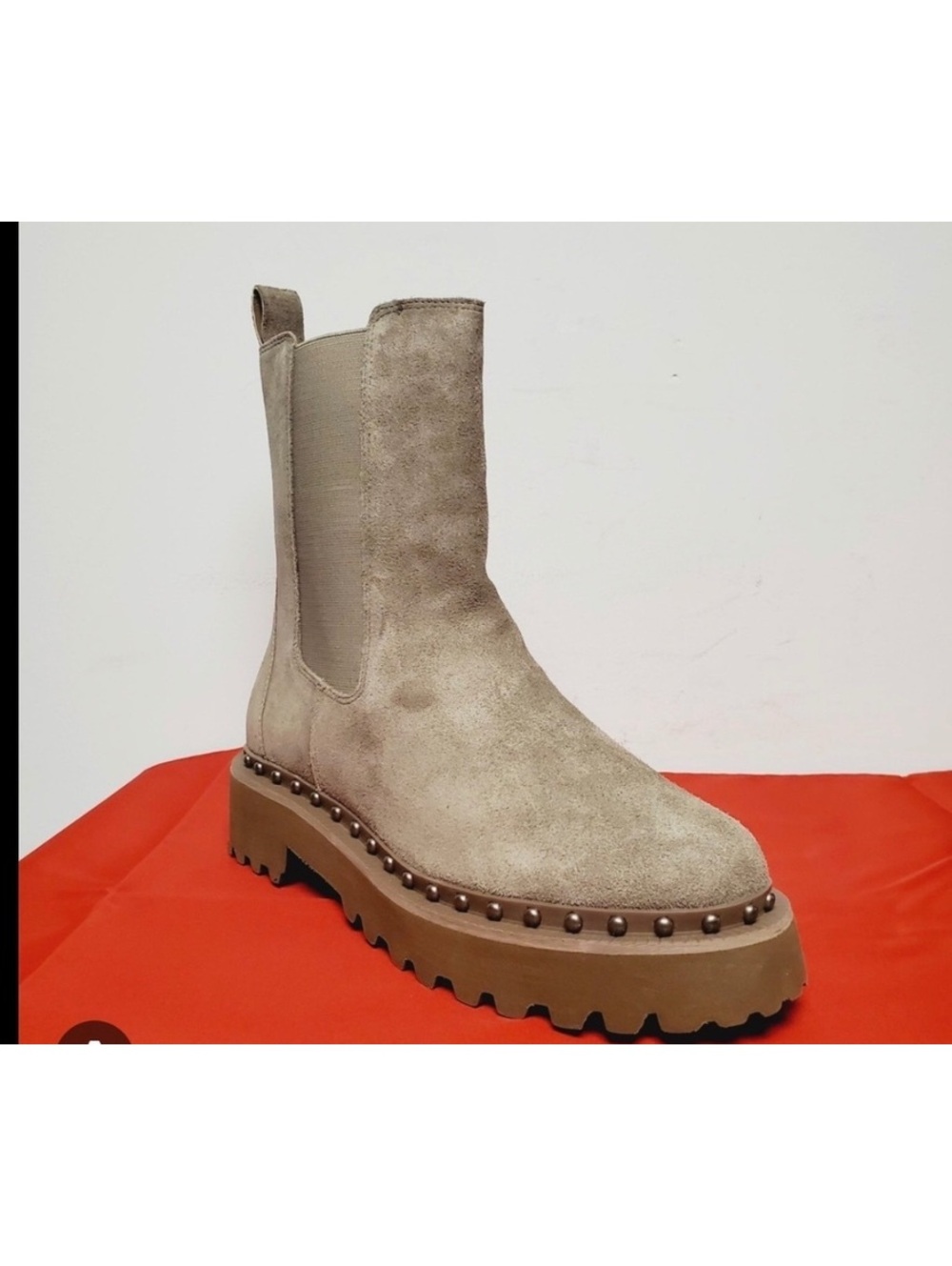 Vince Camuto Meendey Chelsea Boots